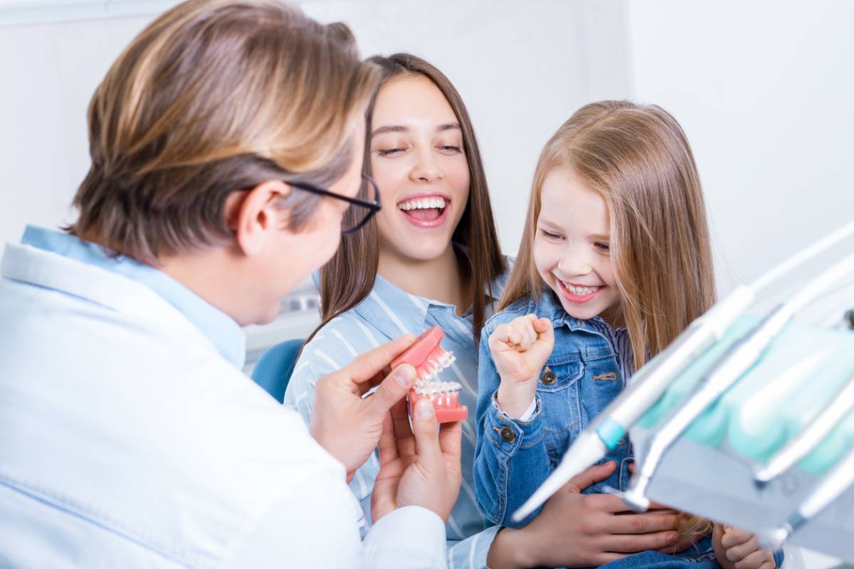 featured image for top 7 benefits of having a family dentist